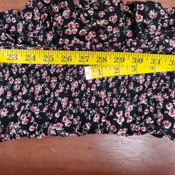 2 Piece Shorts and Top Set by Lily Rose in Size M - Picture 10 of 10